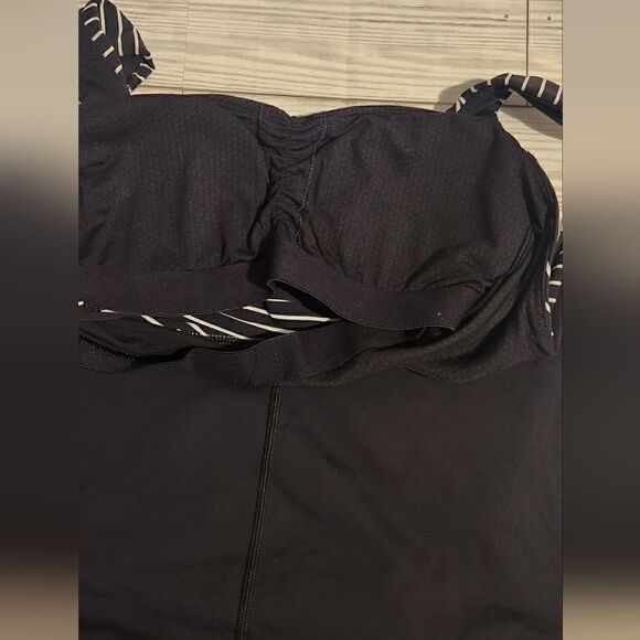 Lululemon Athletica Aria II Black and White Striped Tank Top Size 2 - Picture 8 of 11